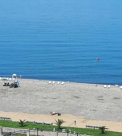 Apartment Desi With Sea View On The Beach In Batumi Exterior foto