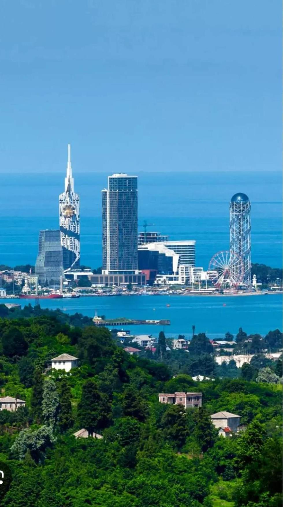 Apartment Desi With Sea View On The Beach In Batumi Exterior foto